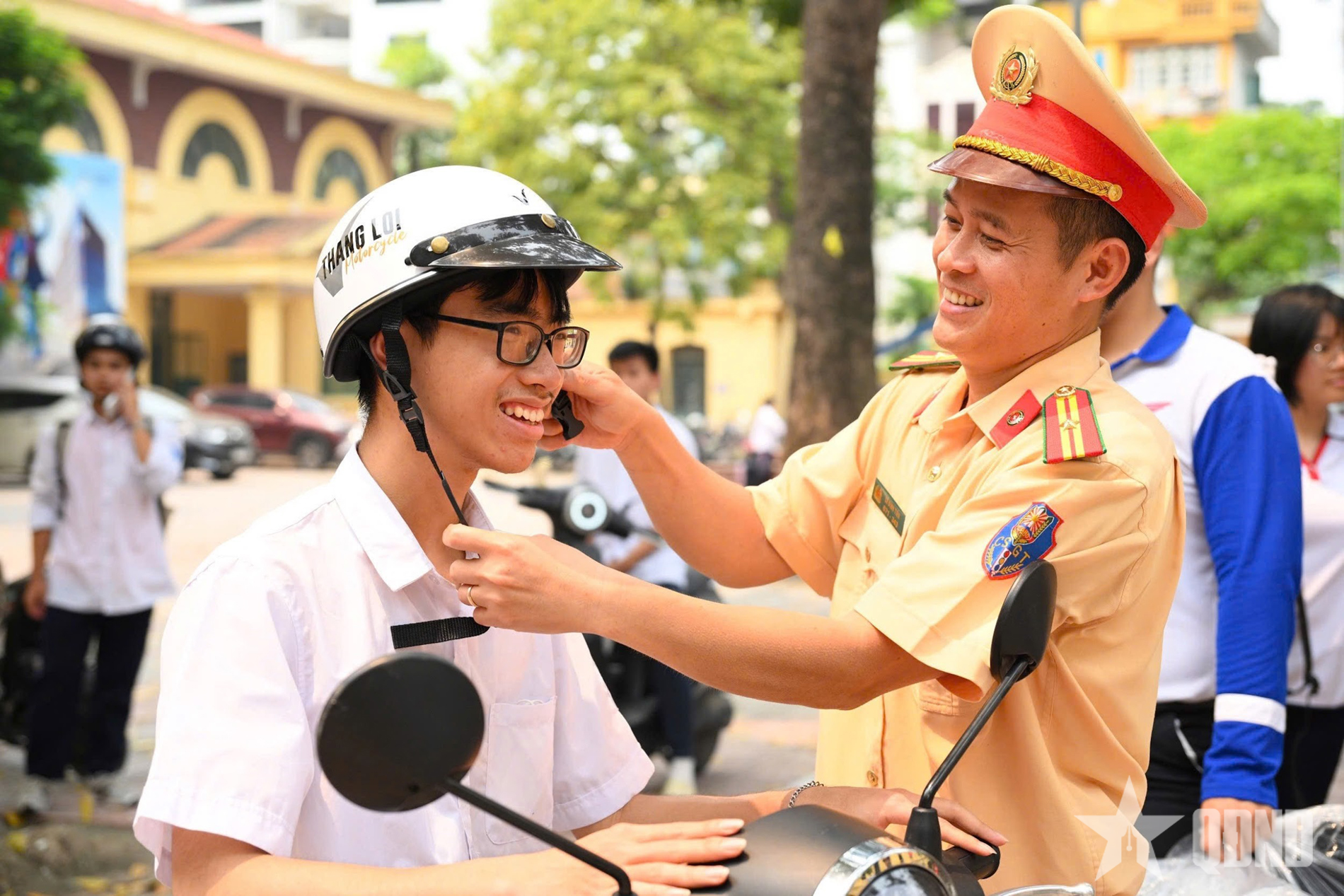 Hà Nội: Tuyên truyền pháp luật và hướng dẫn lái xe an toàn cho học sinh Trường THPT Phan Đình Phùng